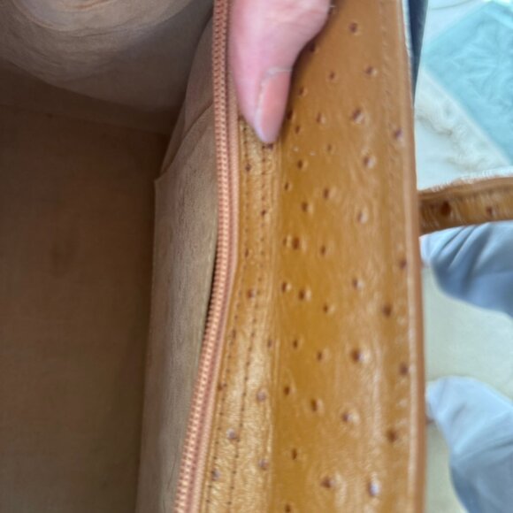 Stylish, tan leather handbag, big, roomy, travel/city bag, NEW. - Picture 8 of 9